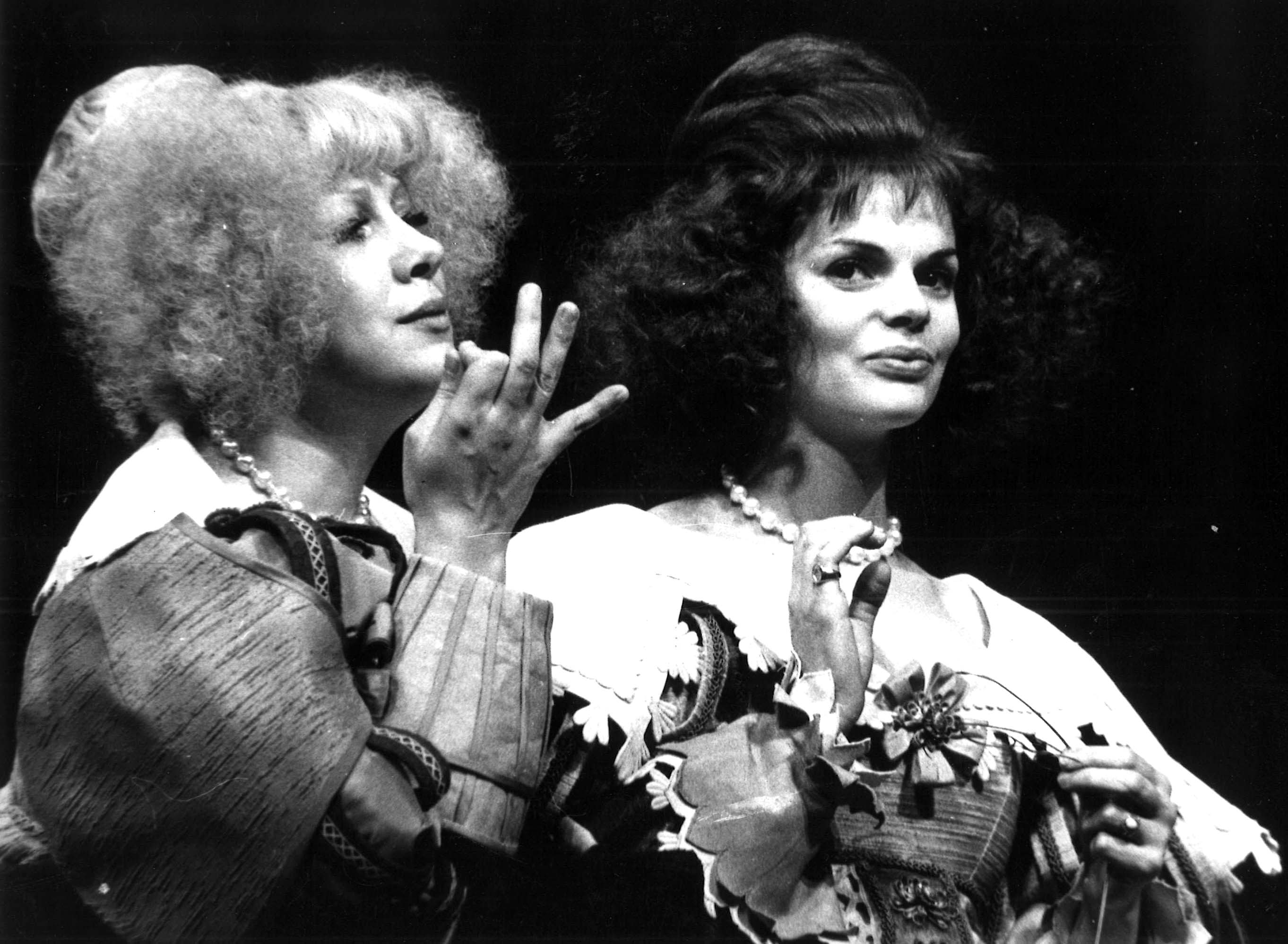 //image/actualités/16-virginie-pradal-et-catherine-salviat-1971-cop.-c.-angelini.jpg
