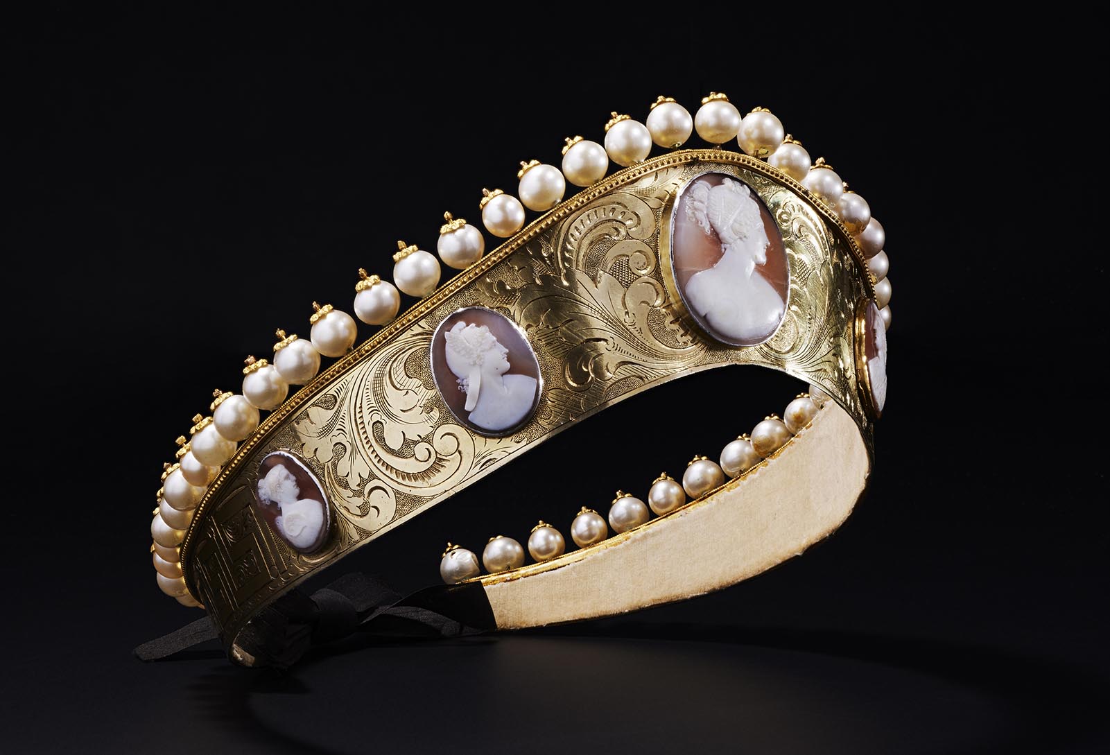 /image/ressources-numeriques/bijoux de scene/1.jpg