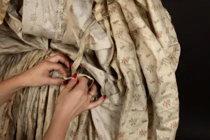 Costumes de la Comédie-Française : les trésors des réserves