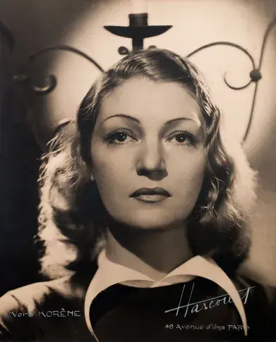 Véra Korène, sociétaire de la Comédie-Française de 1936 à 1955. Photographie du Studio Harcourt