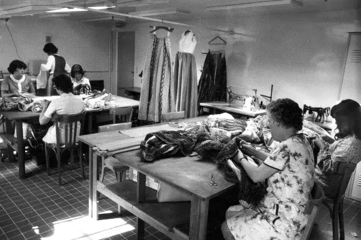 L’atelier des couturières, [1974]