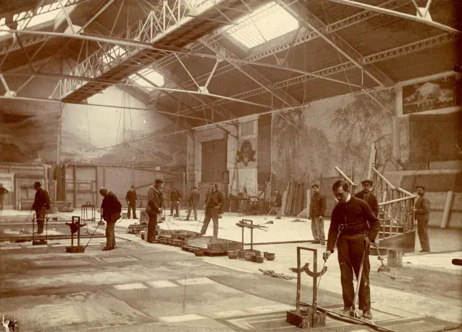 L’atelier des décors Amable, peintre-décorateur pour les spectacles de la Comédie-Française vers 1900