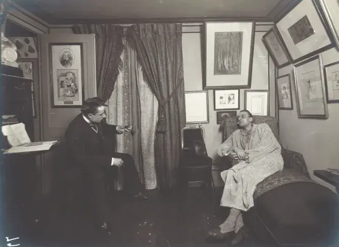 Jules Truffier dans sa loge avec Leloir, [s. d.].