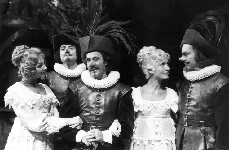 « Cyrano de Bergerac », mise en scène de Jacques Charon, réadaptée pour le Palais des Congrès par Jean-Paul Roussillon, 1976
