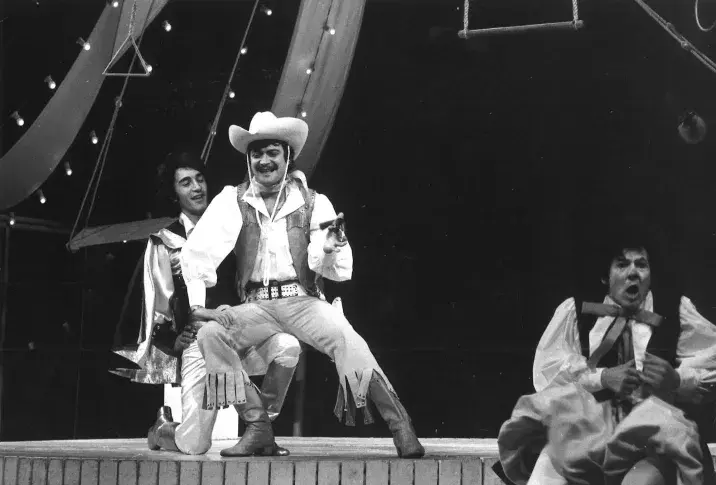 « Les Fourberies de Scapin, reprise de 1973 à Marigny, mise en scène de Jacques Echantillon, avec Richard Berry (Octave), Alain Pralon (Scapin), Yves Pignot (Sylvestre)
