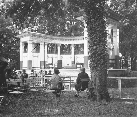 Pont-aux-Dames, Théâtre de la Nature, mai-juin 1928