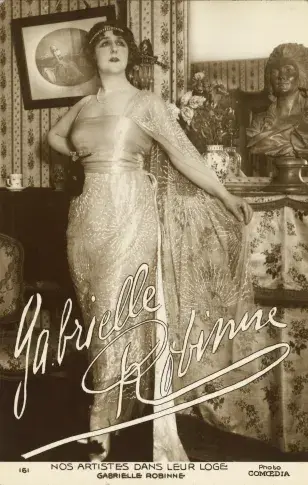 Gabrielle Robinne dans sa loge