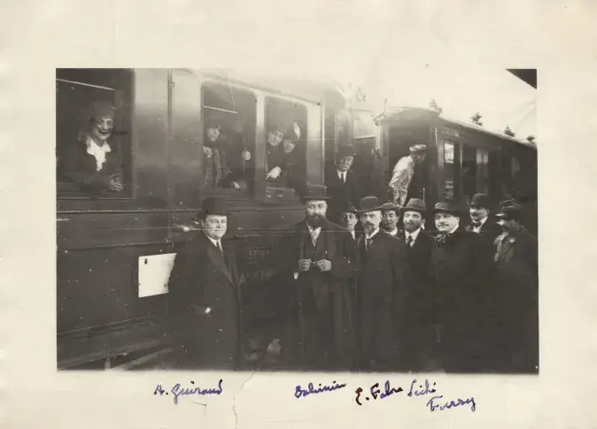 Sarah Bernhardt dans le train