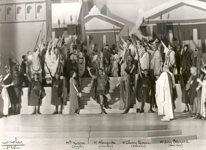"Coriolan" de Shakespeare, traduction de René-Louis Piachaud, mise en scène d’Emile Fabre, 1933, 6e tableau. Photographie Manuel frères