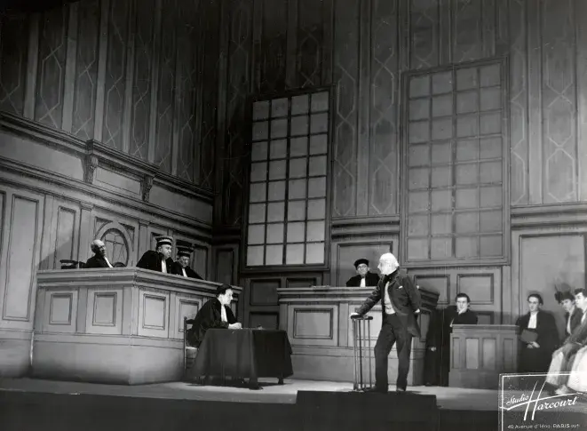 « Article 330 » de George Courteline, mise en scène de Denis d’Inès, 1942. Photographie du Studio Harcourt
