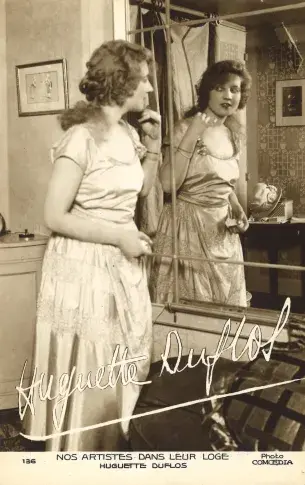 Huguette Duflos dans sa loge