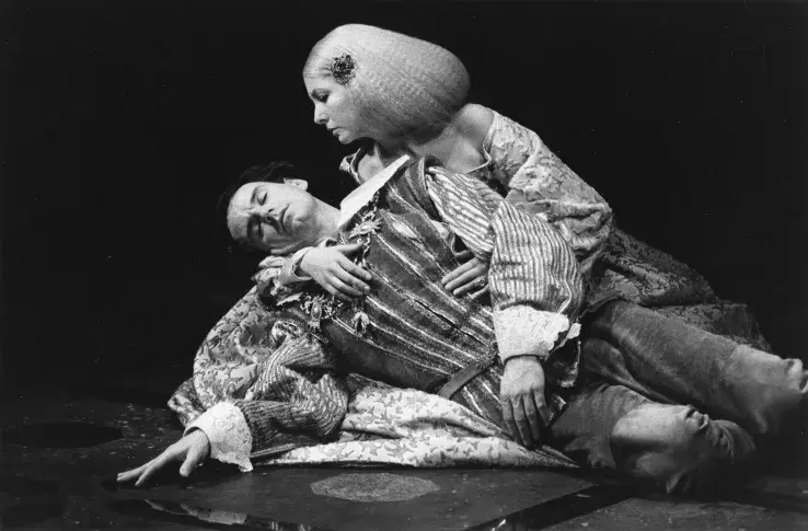 François Beaulieu (Ruy Blas) et Geneviève Casile (la Reine) dans « Ruy Blas » de Victor Hugo, mise en scène de Jacques Destoop, 1979