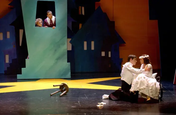 « L’Amour médecin », 2005, mise en scène de Jean-Marie Villegier et Jonathan Duverger, avec Cécile Brune (Lisette), Nicolas Lormeau (Sganarelle), Loïc Corbery (Clitandre), Léonie Simaga (Lucinde)