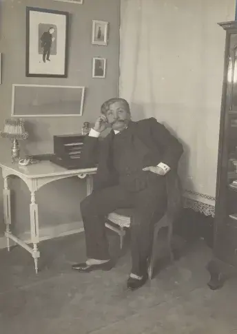 Maurice de Féraudy dans sa loge