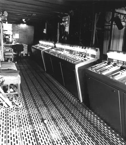 Salle Richelieu, commande électrique des cintres, après 1976