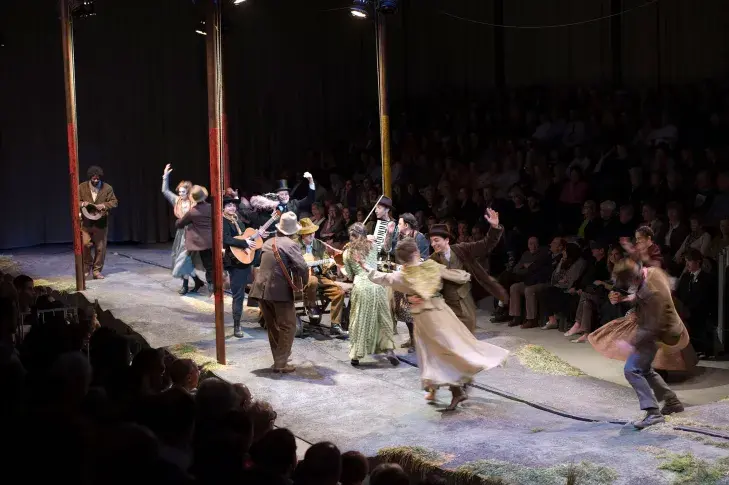 « Peer Gynt » d’Henrik Ibsen, mise en scène et scénographie d'Éric Ruf, Salon d’honneur du Grand Palais, 2012