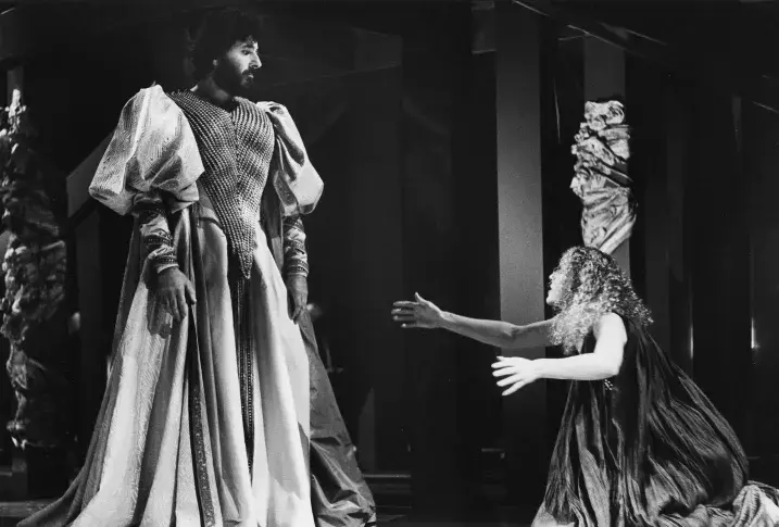« Médée » d'Euripide, mise en scène de Jean Gillibert, Cour d'honneur du Palais des Papes, 1981
