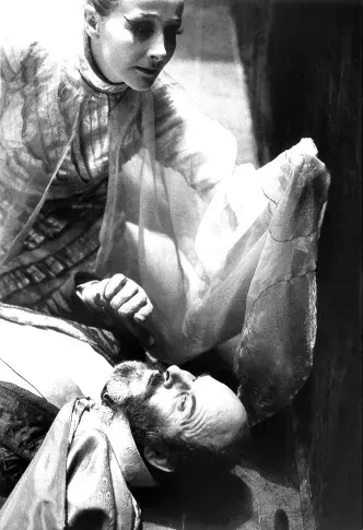« La Sonate des spectres » d’August Strindberg, mise en scène d’Henri Ronse, Théâtre national de l’Odéon, 1975