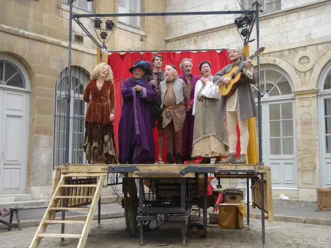 « Une Confrérie de farceurs », chefs de troupe François Chattot et Jean-Louis Hourdin. Au programme : « La Naissance du jongleur » de Dario Fo (prologue), « Frère Guillebert », « Le Retrait », « Le Gentilhomme et Naudet », « Mahuet qui donne ses oeufs au 