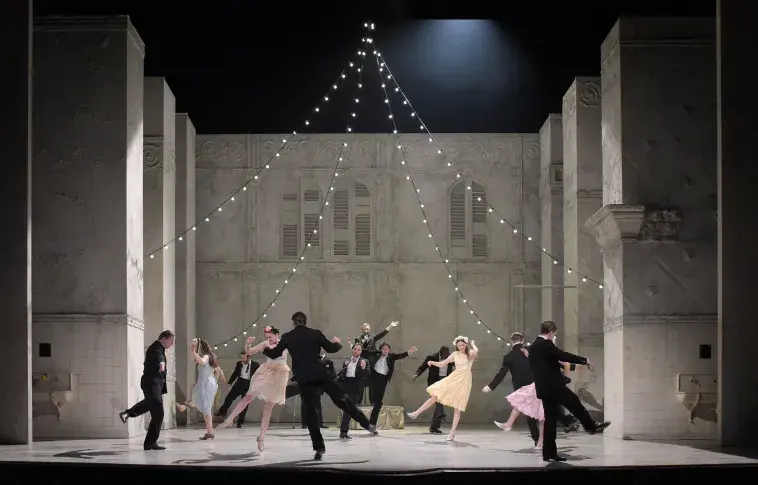 « Roméo et Juliette » de William Shakespeare, mise en scène d'Éric Ruf, travail chorégraphique de Glysleïn Lefever, Salle Richelieu, 2018