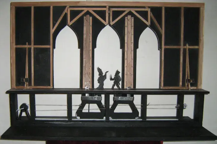 Chariot de costière : maquette en bois réalisée par les machinistes de la Comédie-Française à l’occasion de l’exposition Machinerie de théâtre (Studio-Théâtre, 2009)